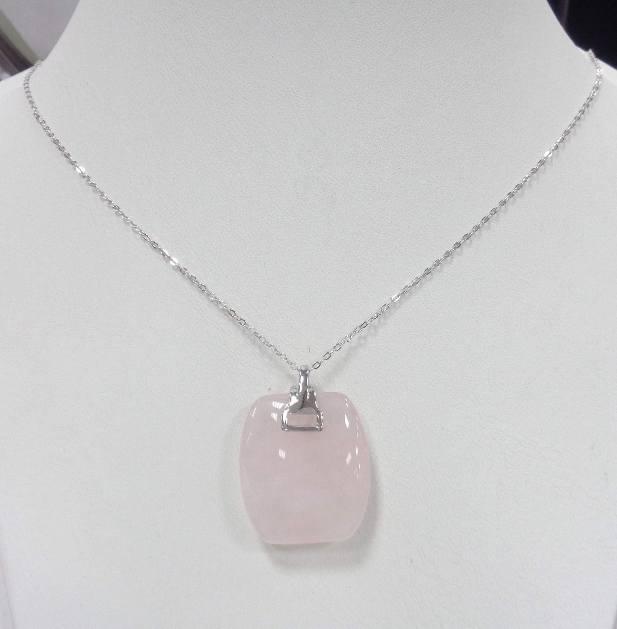 Серебряное колье с розовым кварцем